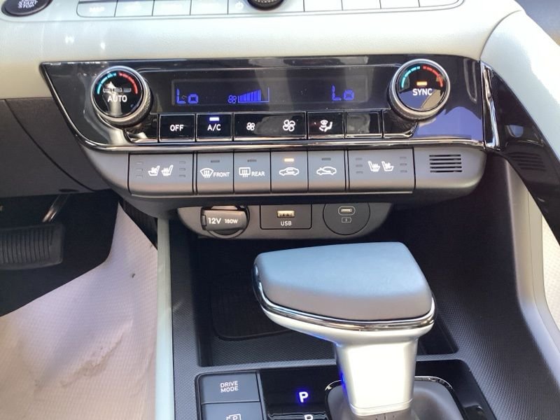 2025 Hyundai Elantra Limited - Photo 36