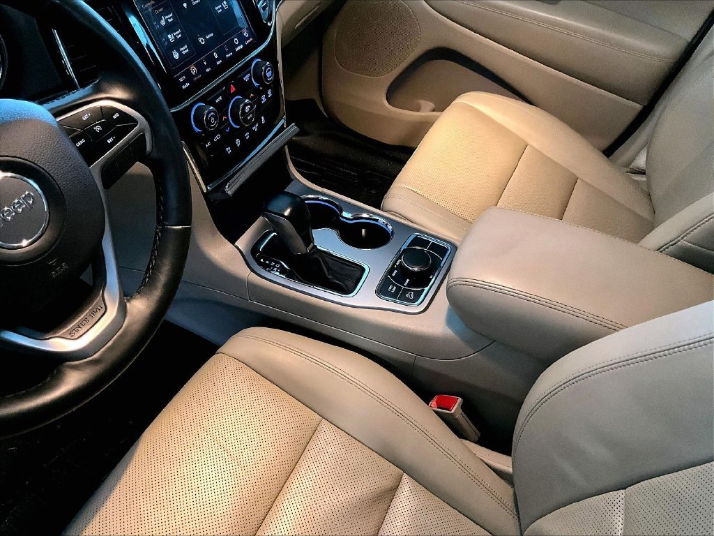 Used 2019 Diamond Black Crystal Pearlcoat Jeep Limited image 20
