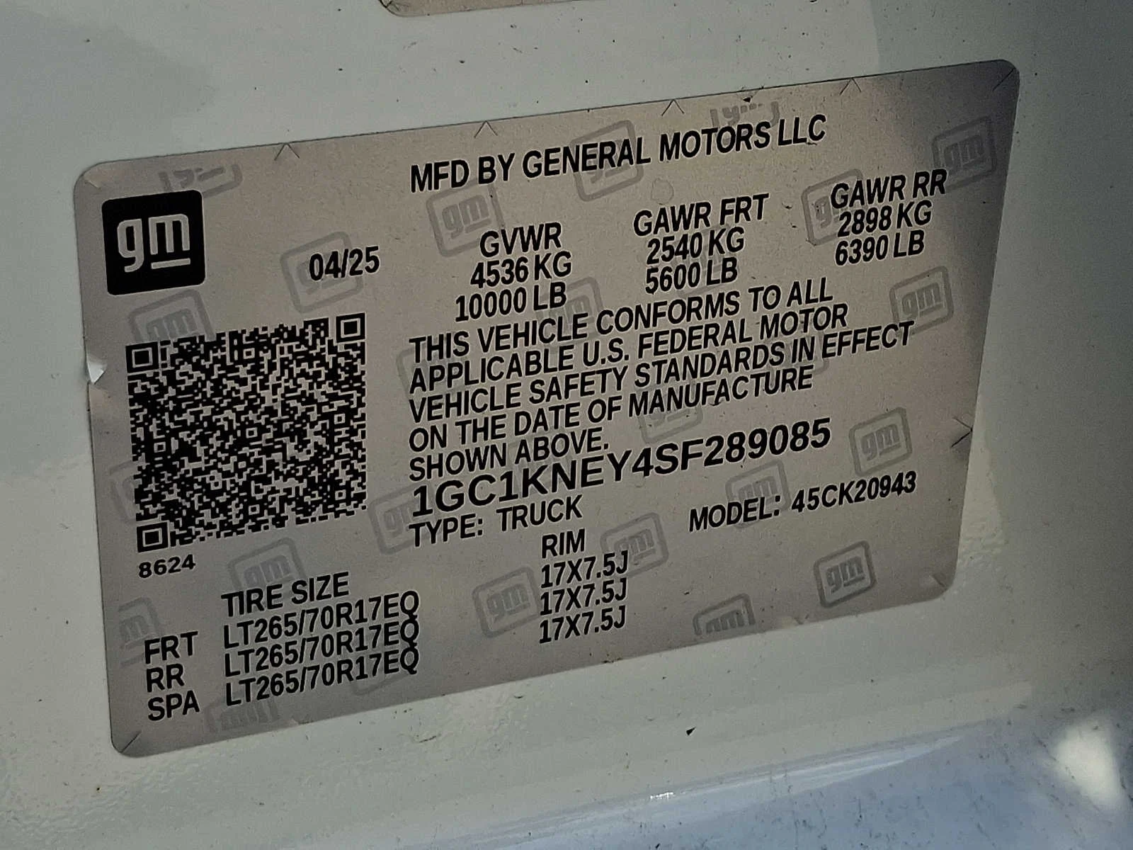 Used 2025 Summit White Chevrolet LT image 26