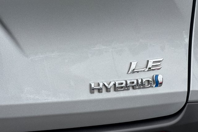 Certified Used 2022 Silver Toyota LE image 34
