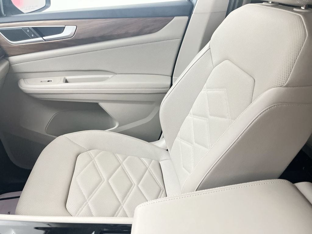 2024 Volkswagen Atlas SE w/Tech - Photo 11