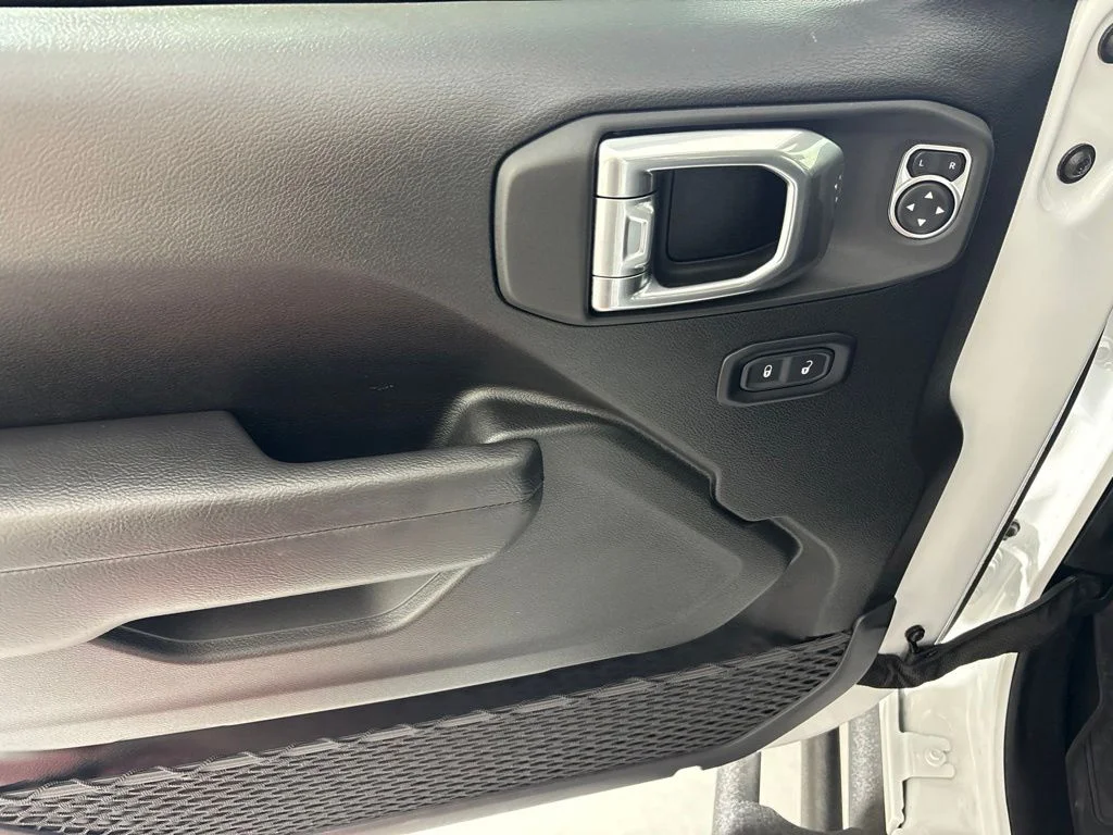 Used 2025 White Jeep Mojave image 27