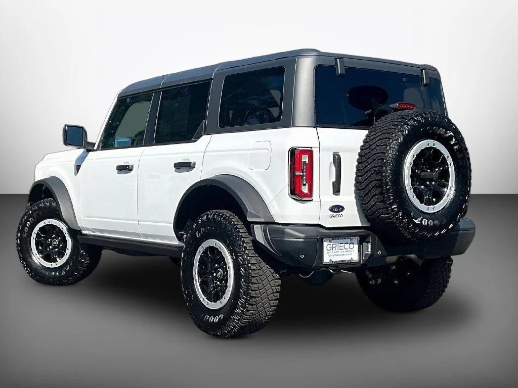 Used 2024 Oxford White Ford Badlands image 5