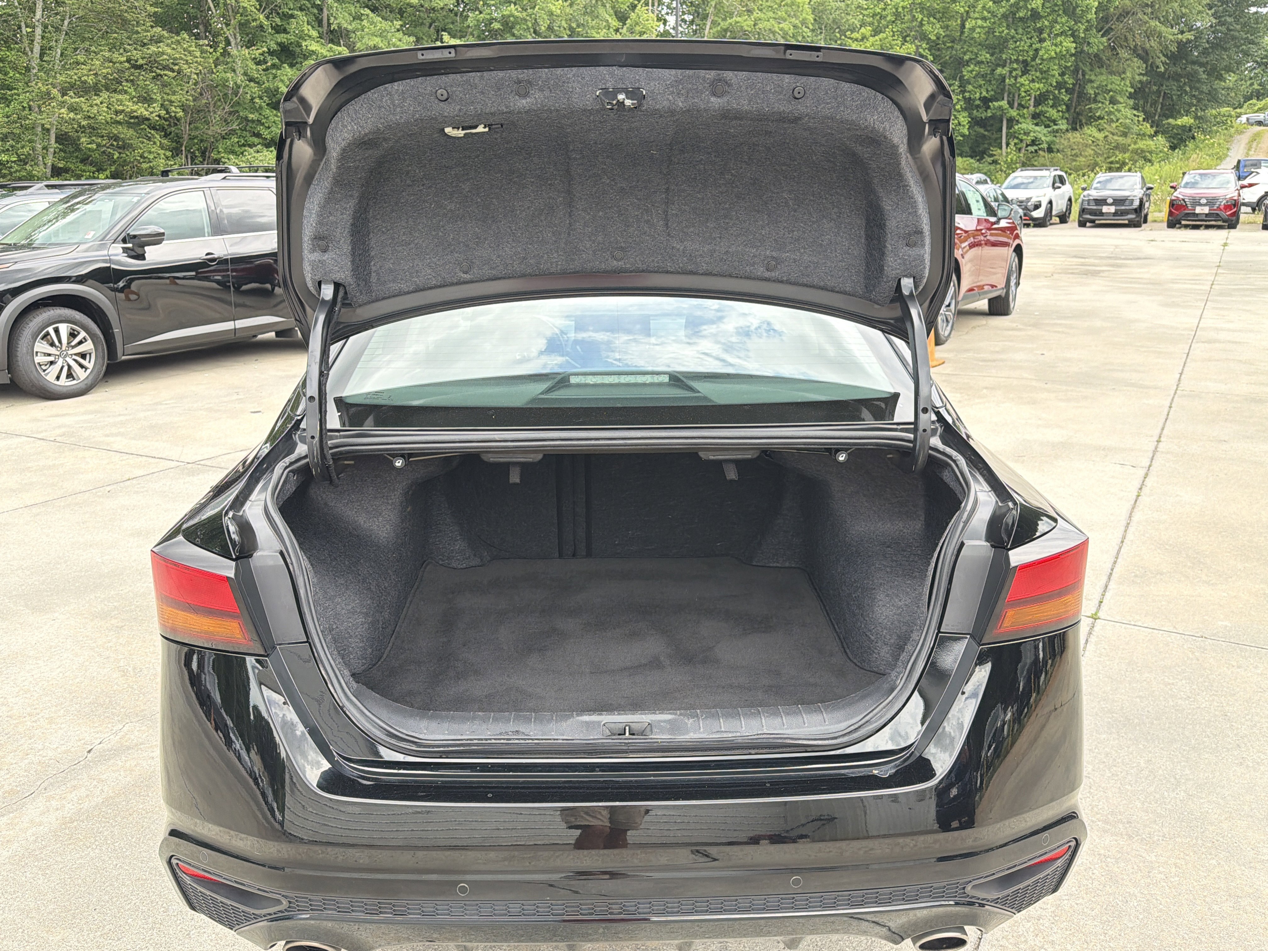 Used 2024 Super Black Nissan 2.5 SL image 19
