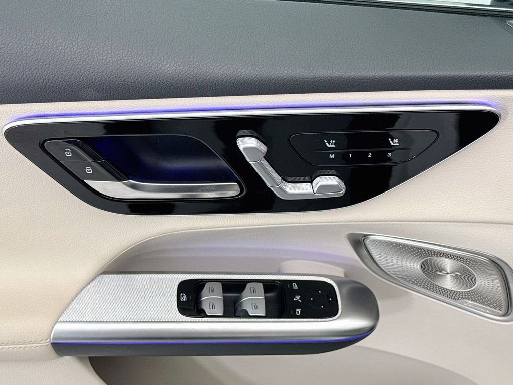 Used 2026 MANUFAKTUR Moonlight White Metallic Mercedes-Benz GLC 300 image 22