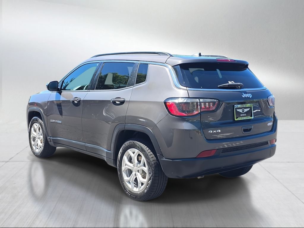 Used 2024 Baltic Gray Metallic Clearcoat Jeep Latitude image 5