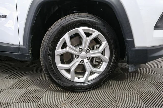 Used 2024 White Jeep Latitude image 14