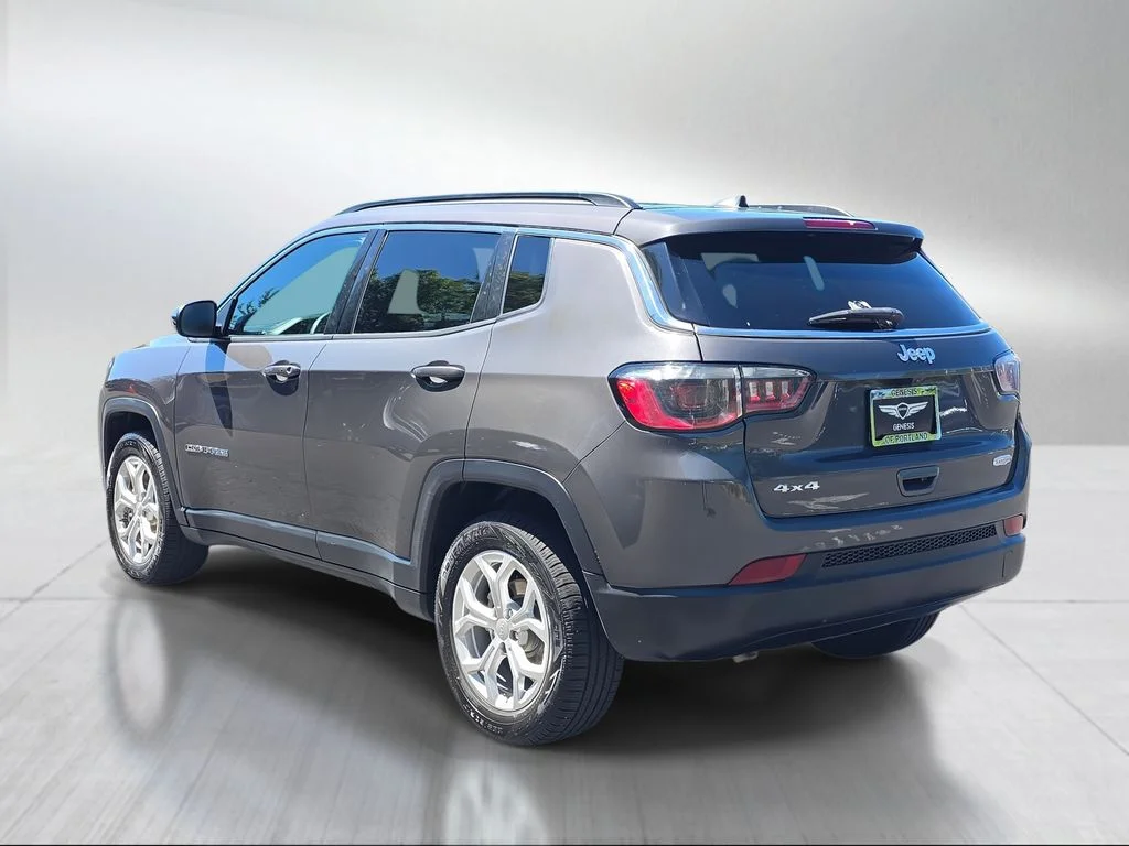 Used 2024 Baltic Gray Metallic Clearcoat Jeep Latitude image 5