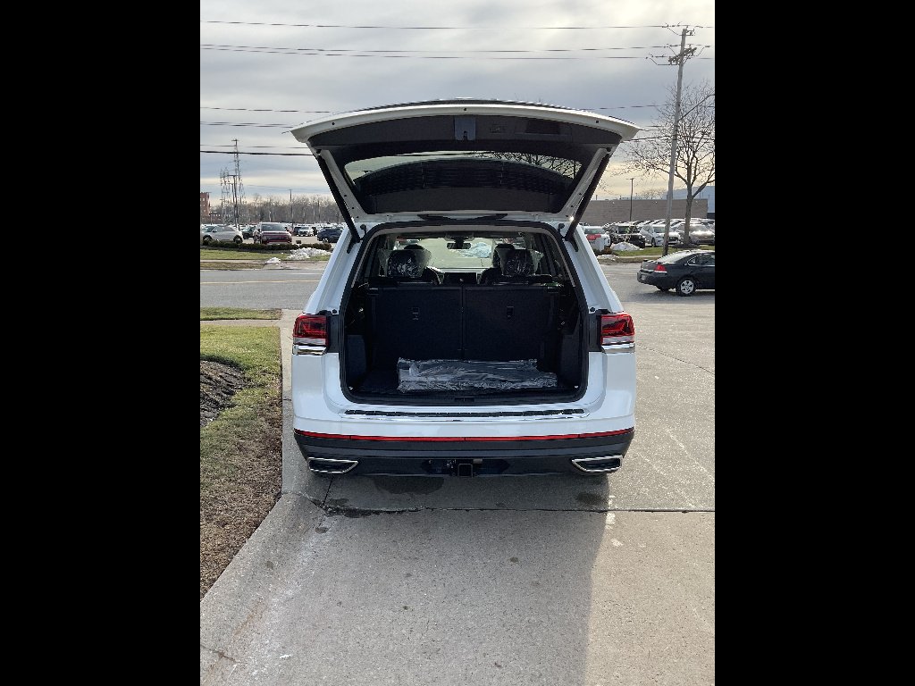 New 2026 Opal White Pearl Volkswagen SE 4Motion image 5