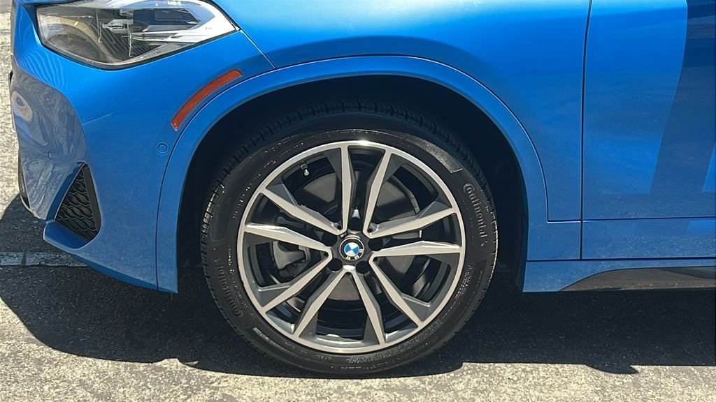 Used 2023 Blue BMW sDrive28i image 7