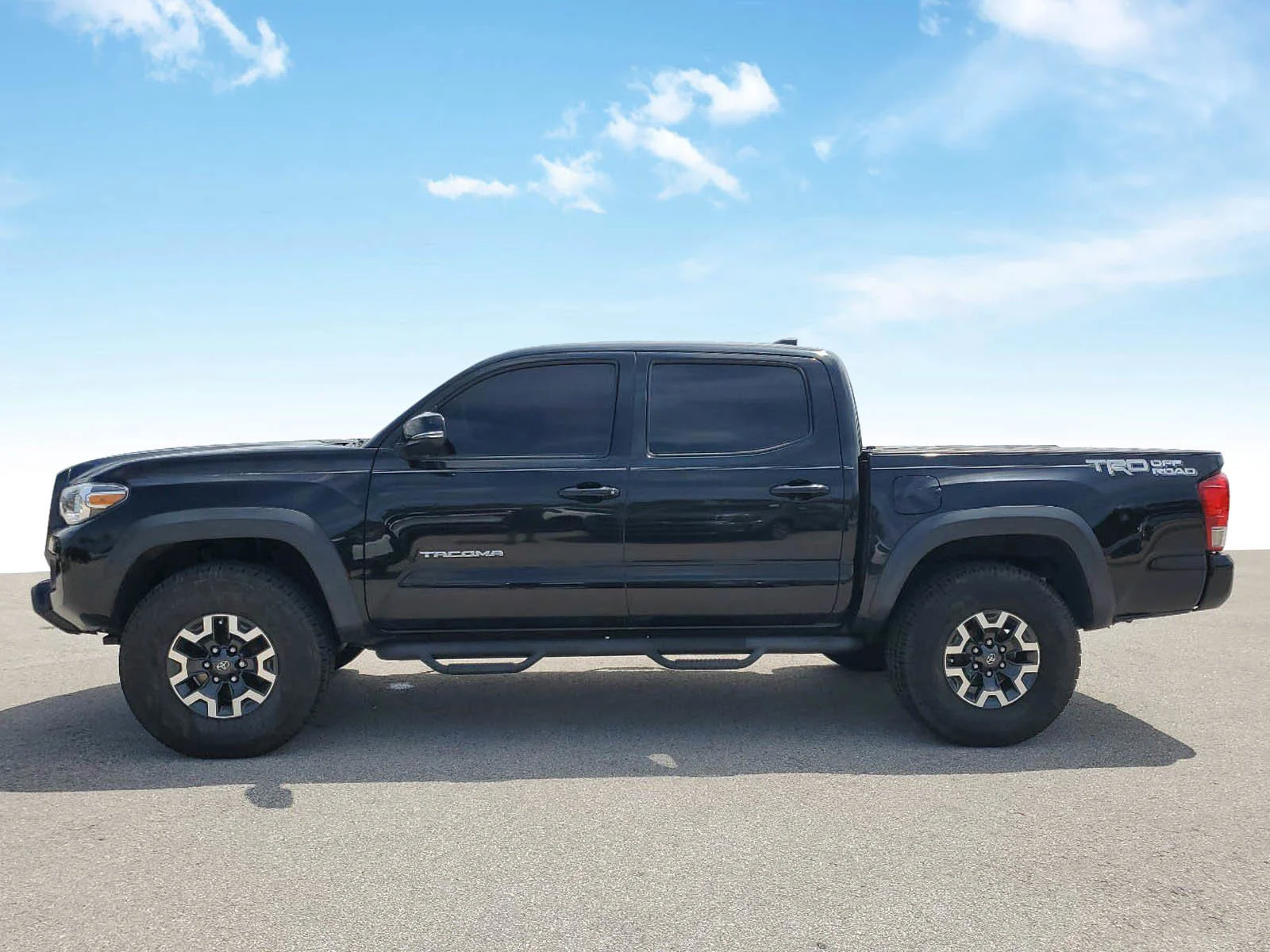 Used 2016  Toyota  image 5