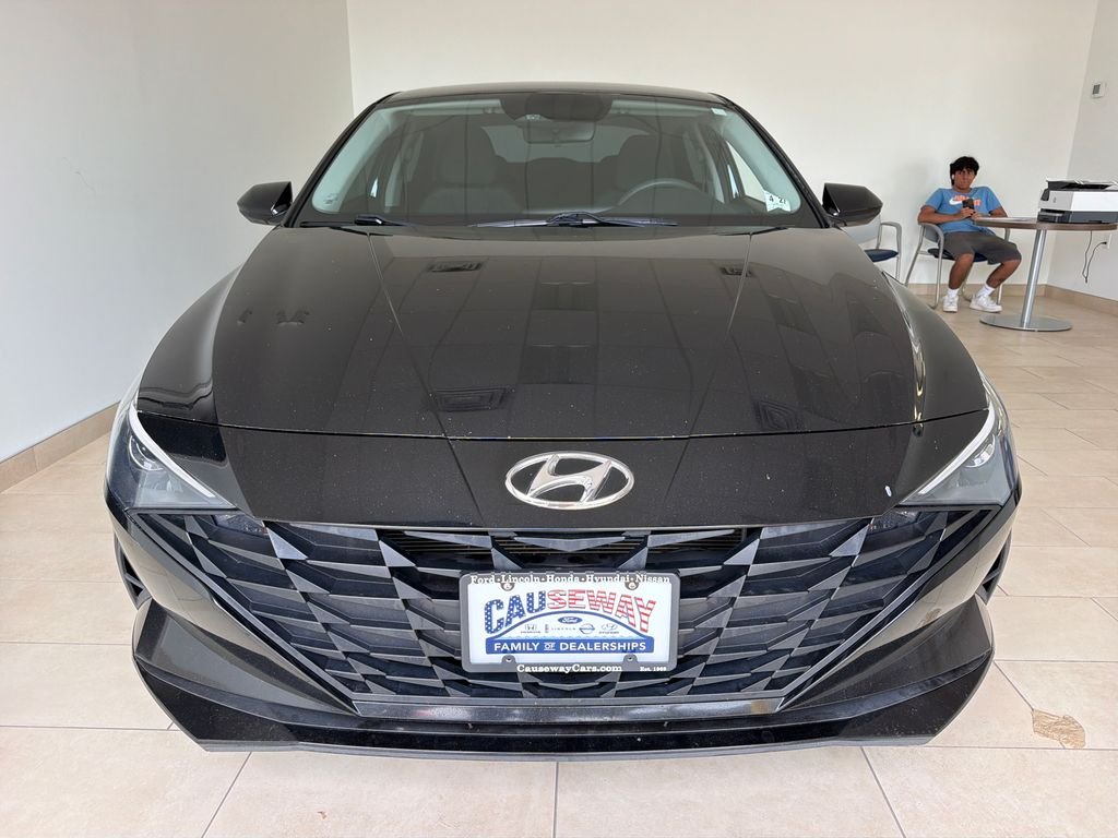 Used 2022 Black Hyundai SEL image 3