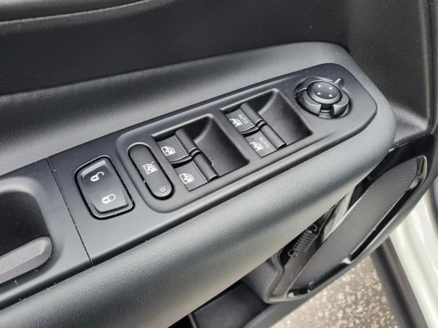 Used 2020 Alpine White Clearcoat Jeep Altitude image 20