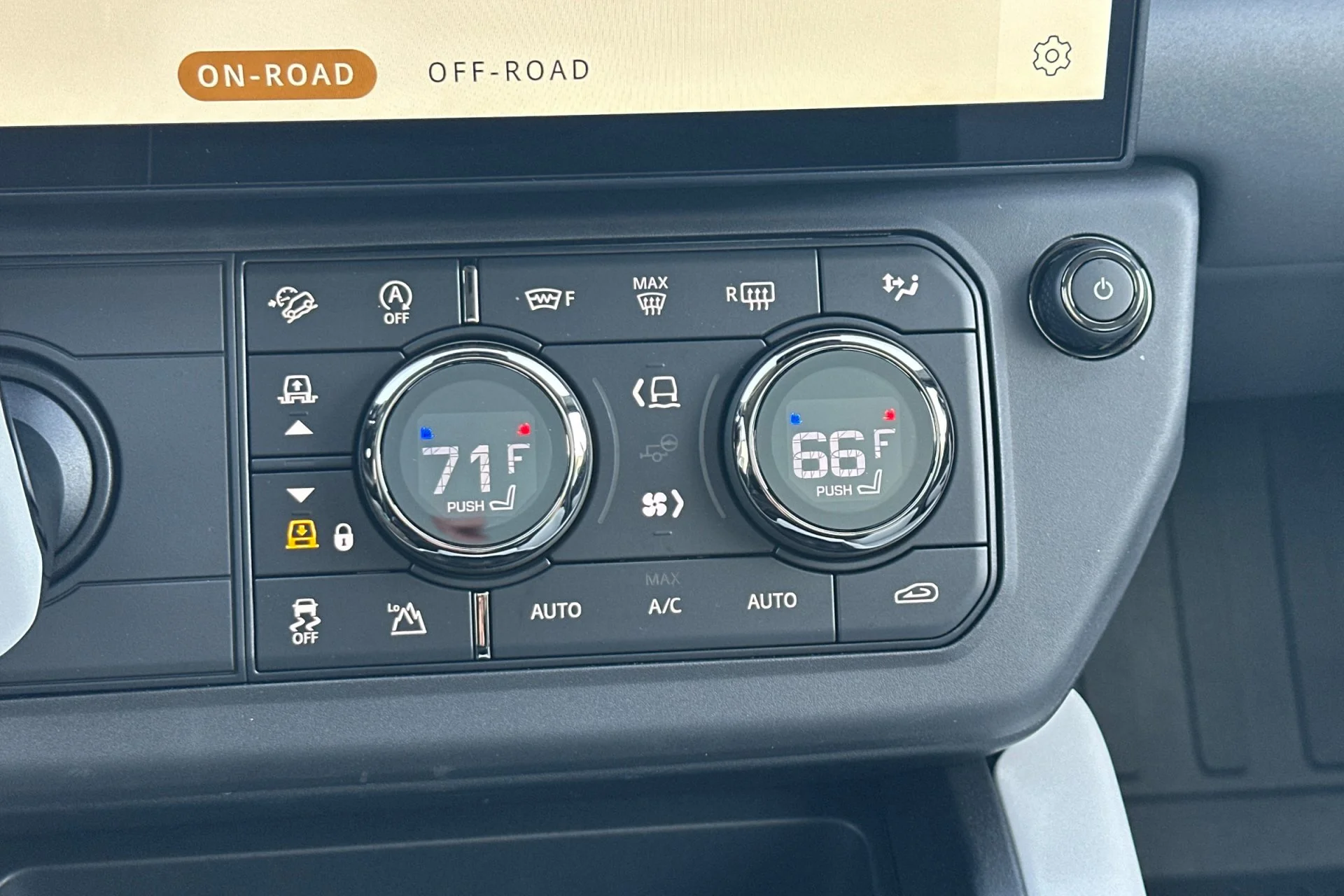 New 2026 SARGASSO BLUE Land Rover 110 P635 OCTA image 23