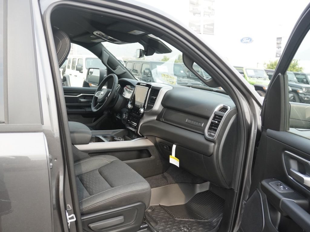 New 2026 Granite Crystal Metallic Clear-Coat Exterior Paint RAM Big Horn/Lone Star image 22