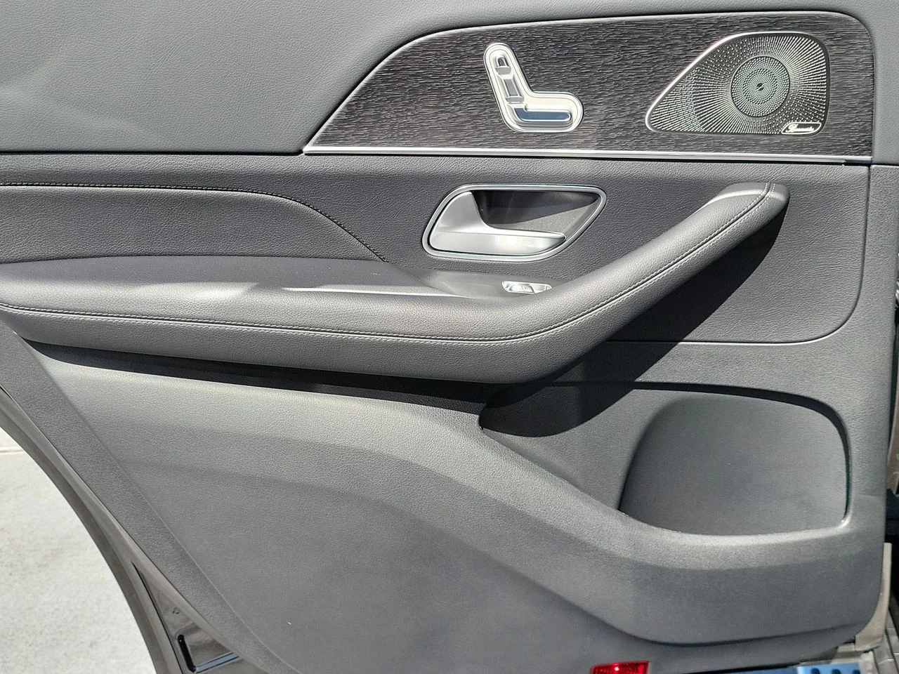 New 2026 Black Mercedes-Benz GLS 450 image 9
