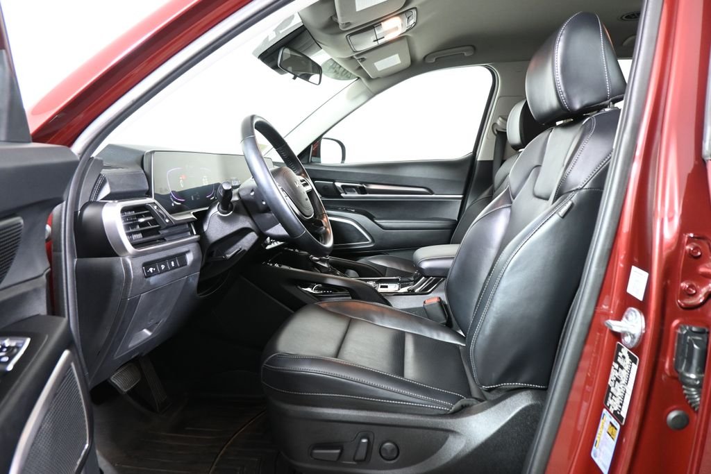 Used 2024 Red Kia S image 3