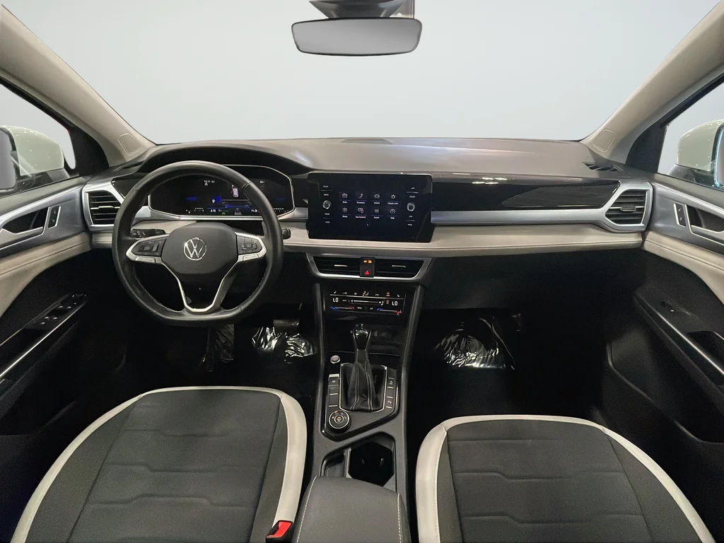 Used 2025 White Volkswagen 1.5T SE image 10