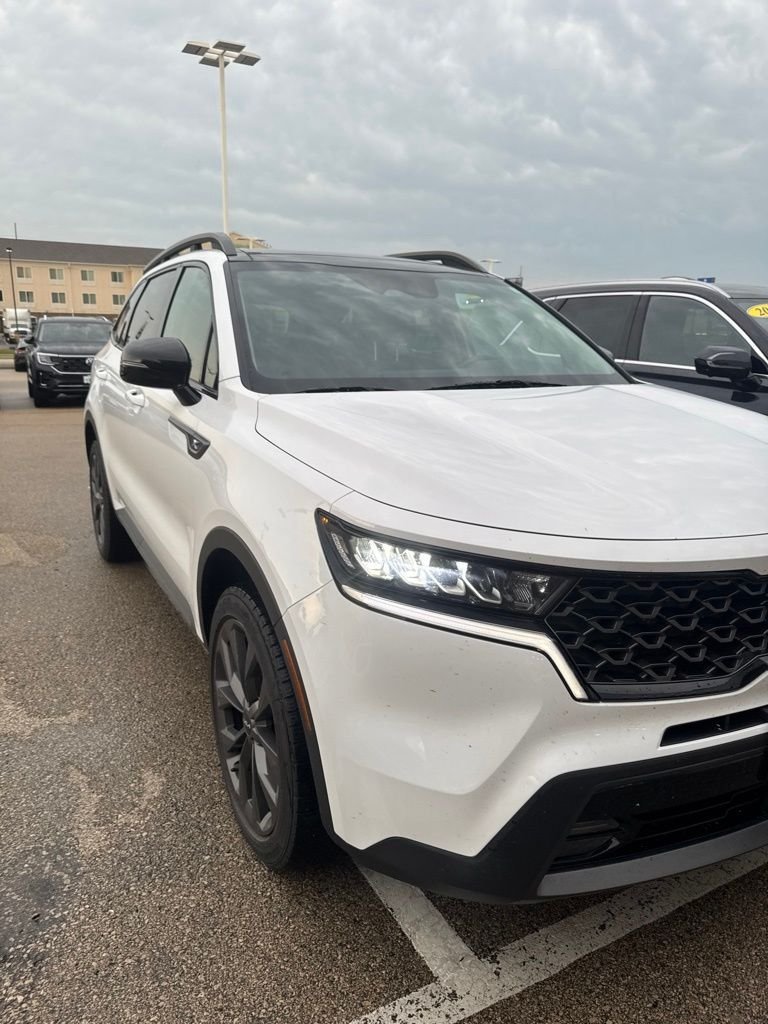 Used 2023 White Kia X-Line EX image 4