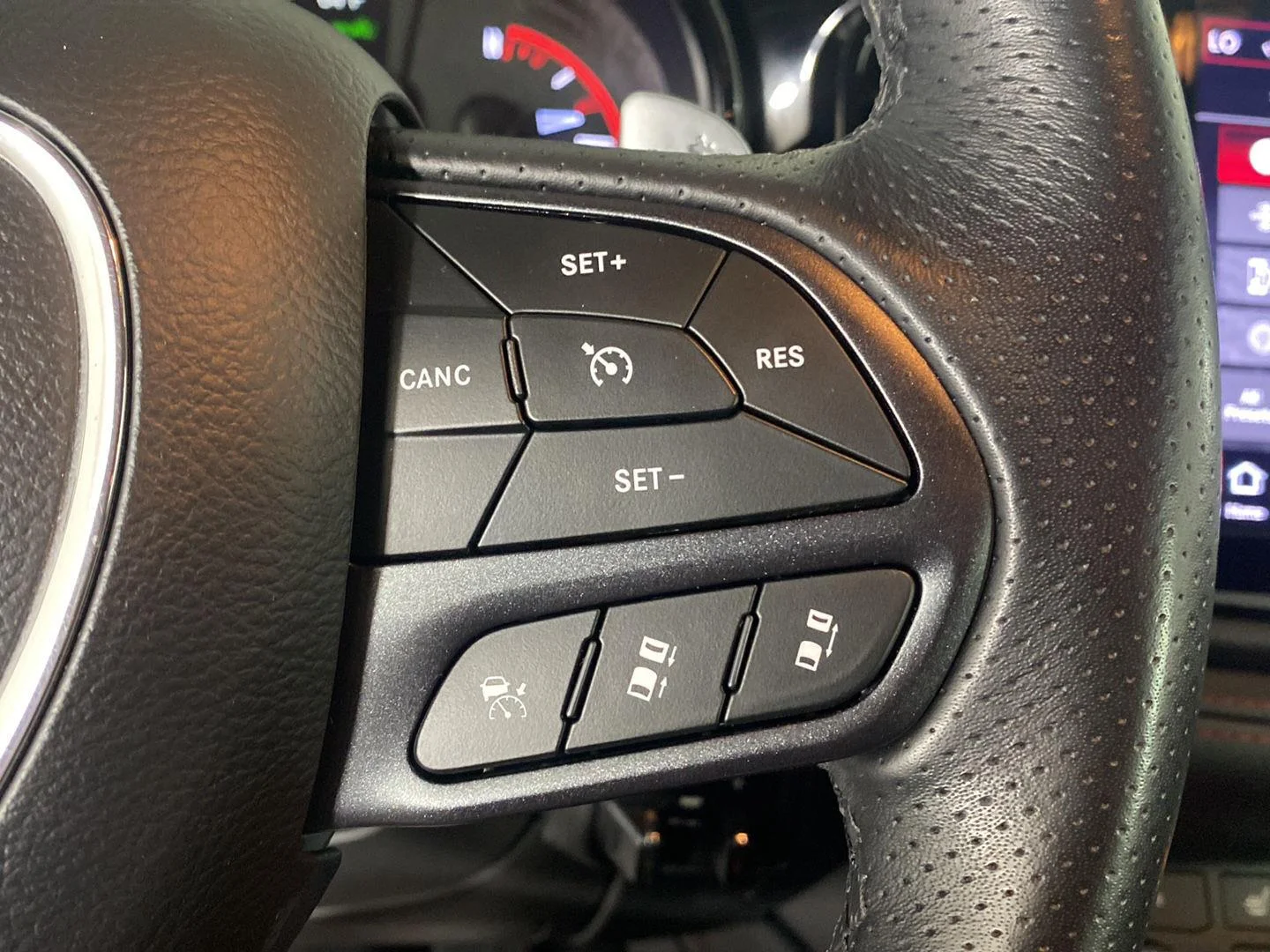 Used 2025 Vapour Grey Dodge R/T image 18