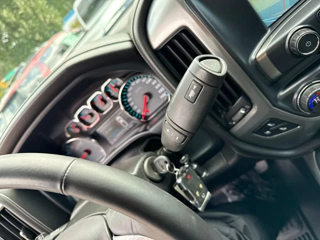 Used 2019 Deep Ocean Blue Metallic Chevrolet LTZ image 26