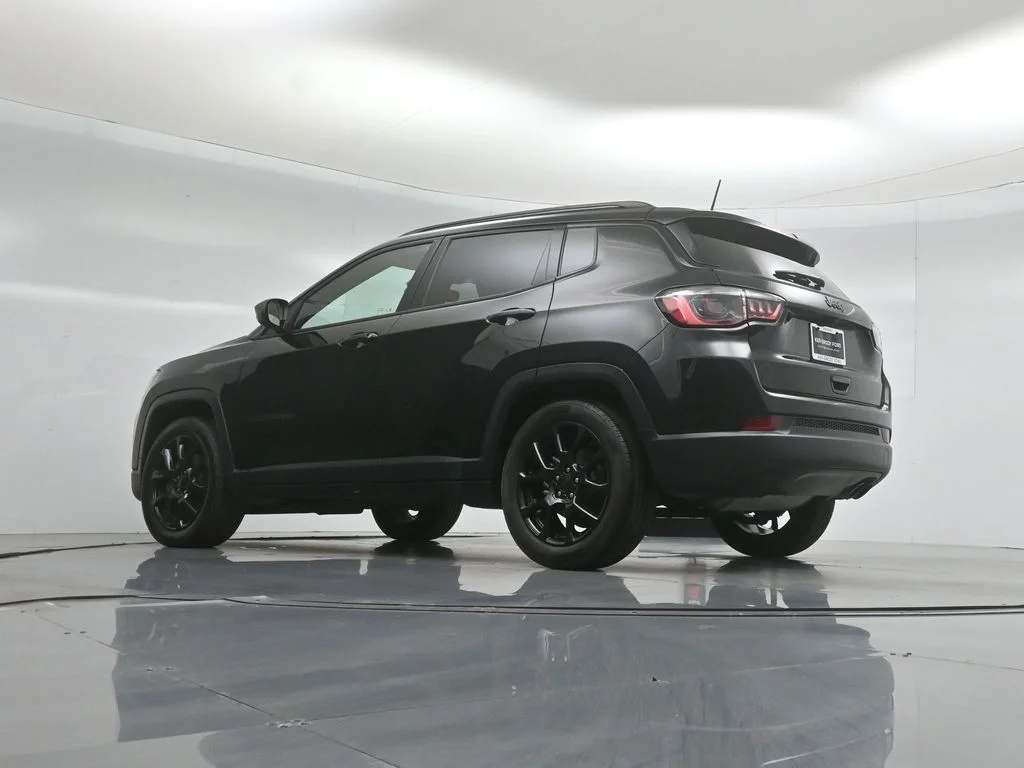 Used 2022 Black Jeep Altitude image 46