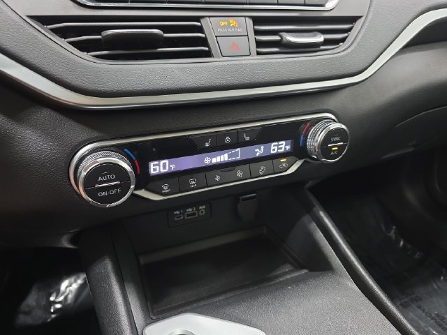Used 2019 Blue Nissan 2.5 SV image 24