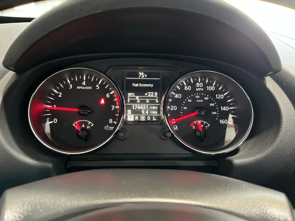Used 2014  Nissan S image 14
