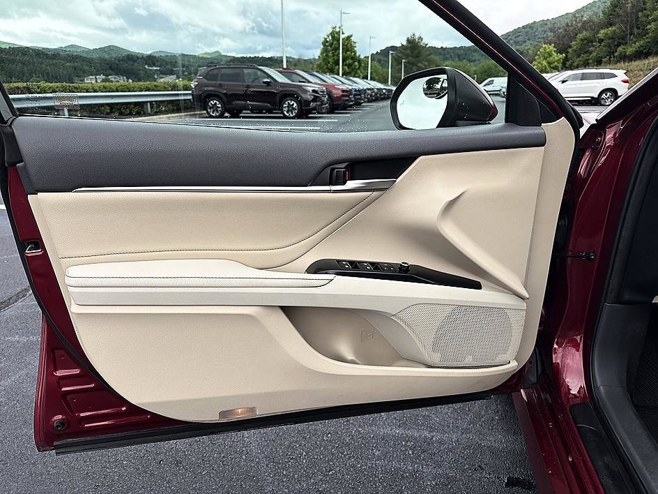 Used 2018 Ruby Flare Pearl Toyota XLE image 9