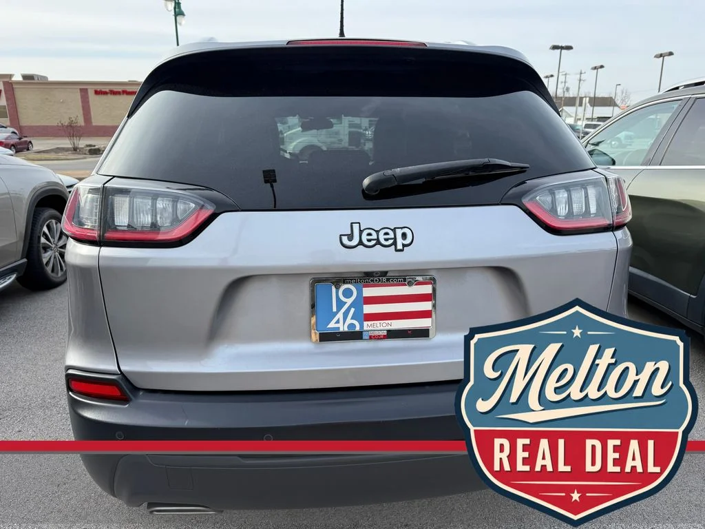 Used 2019 Silver Jeep Latitude Plus image 15