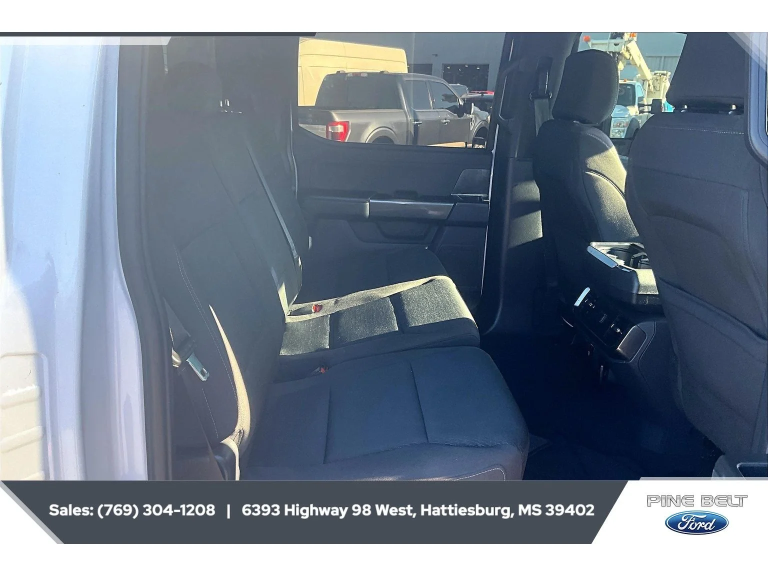 Used 2023 Oxford White Ford XLT image 3