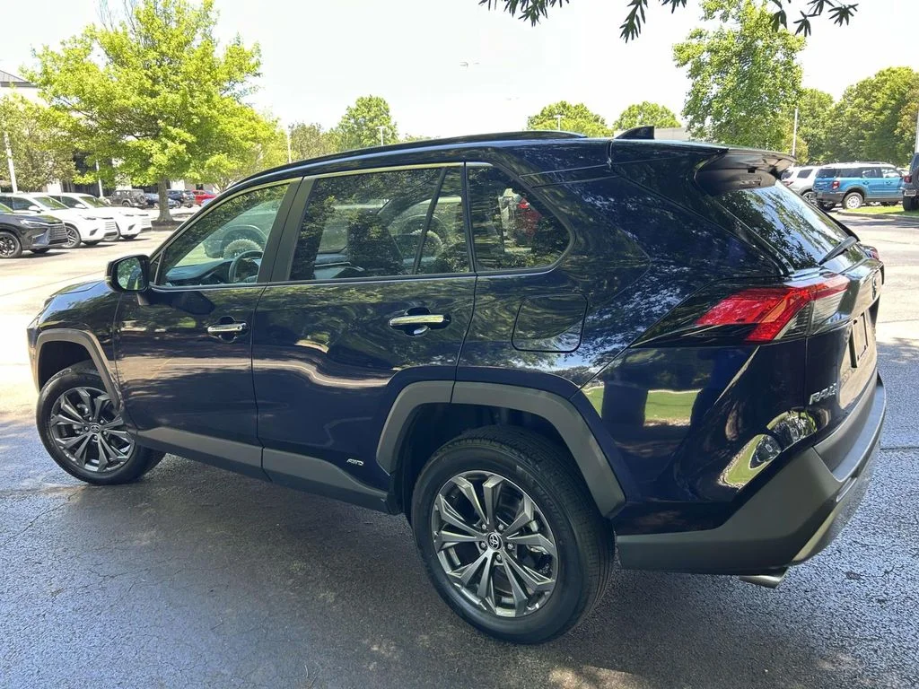 Used 2023  Toyota Limited image 4