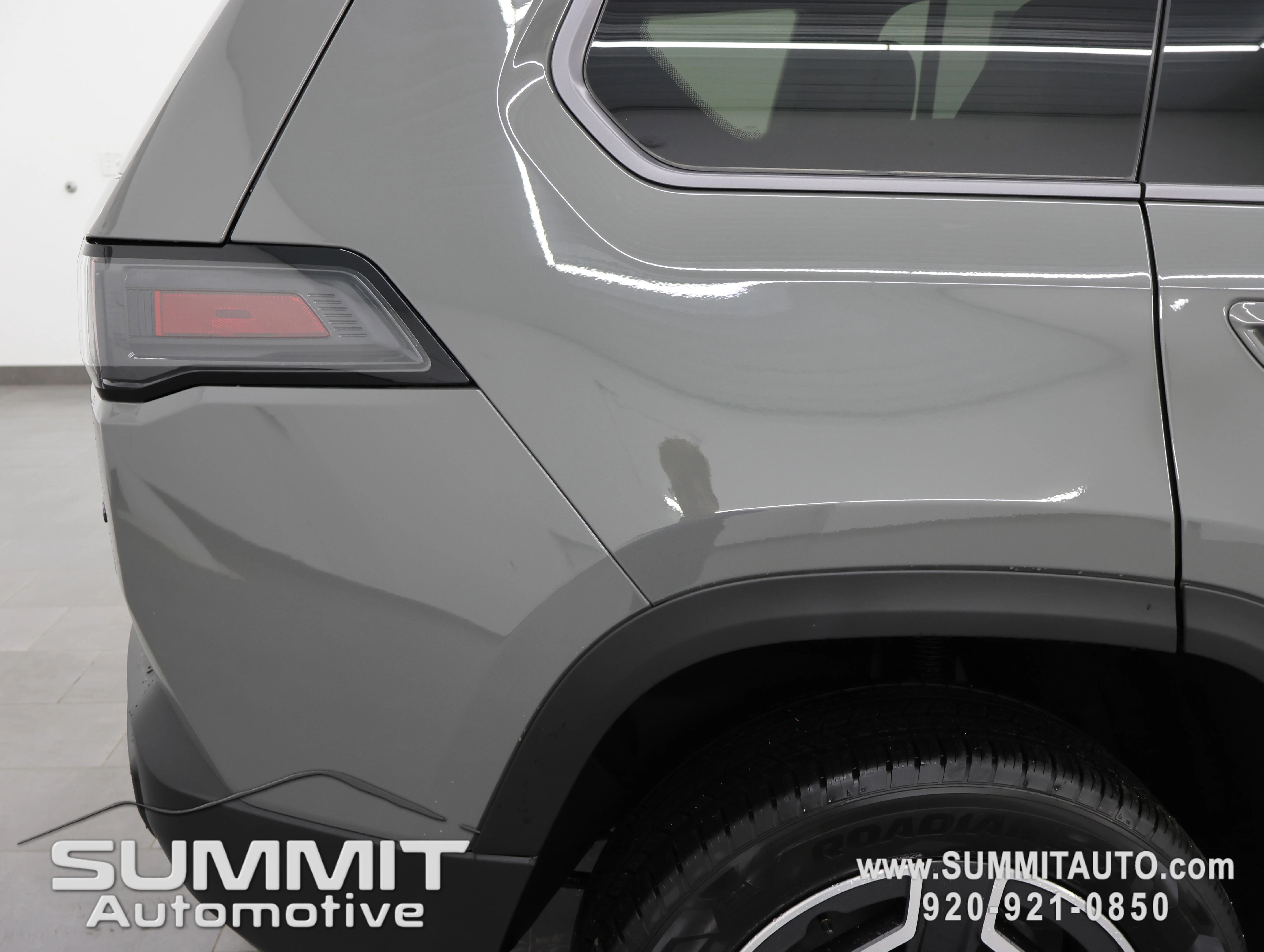 New 2026 Sting-Gray Clearcoat Jeep Laredo image 23