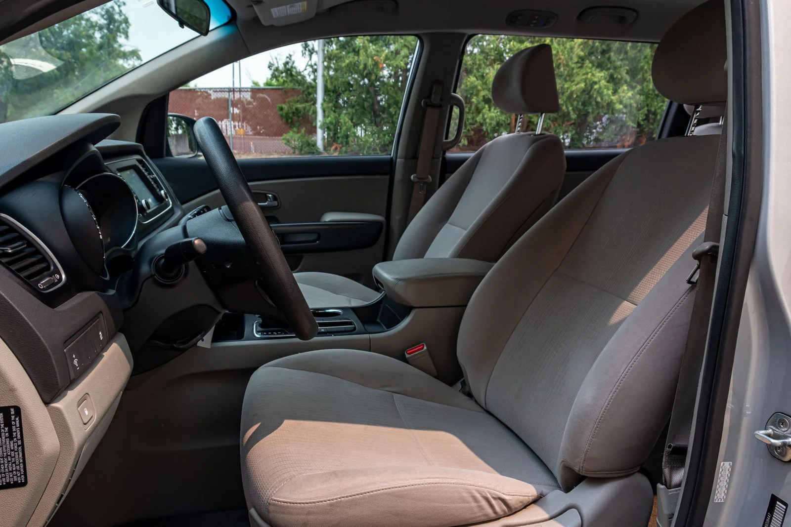 Used 2019 Kia Sedona L with VIN KNDMA5C10K6518447 for sale in Commack, NY