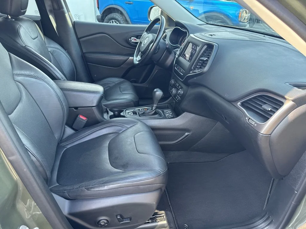 Used 2021 Green Jeep Latitude Lux image 34