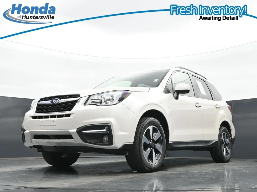 Used 2018 Crystal White Pearl Subaru 2.5i Premium image 27