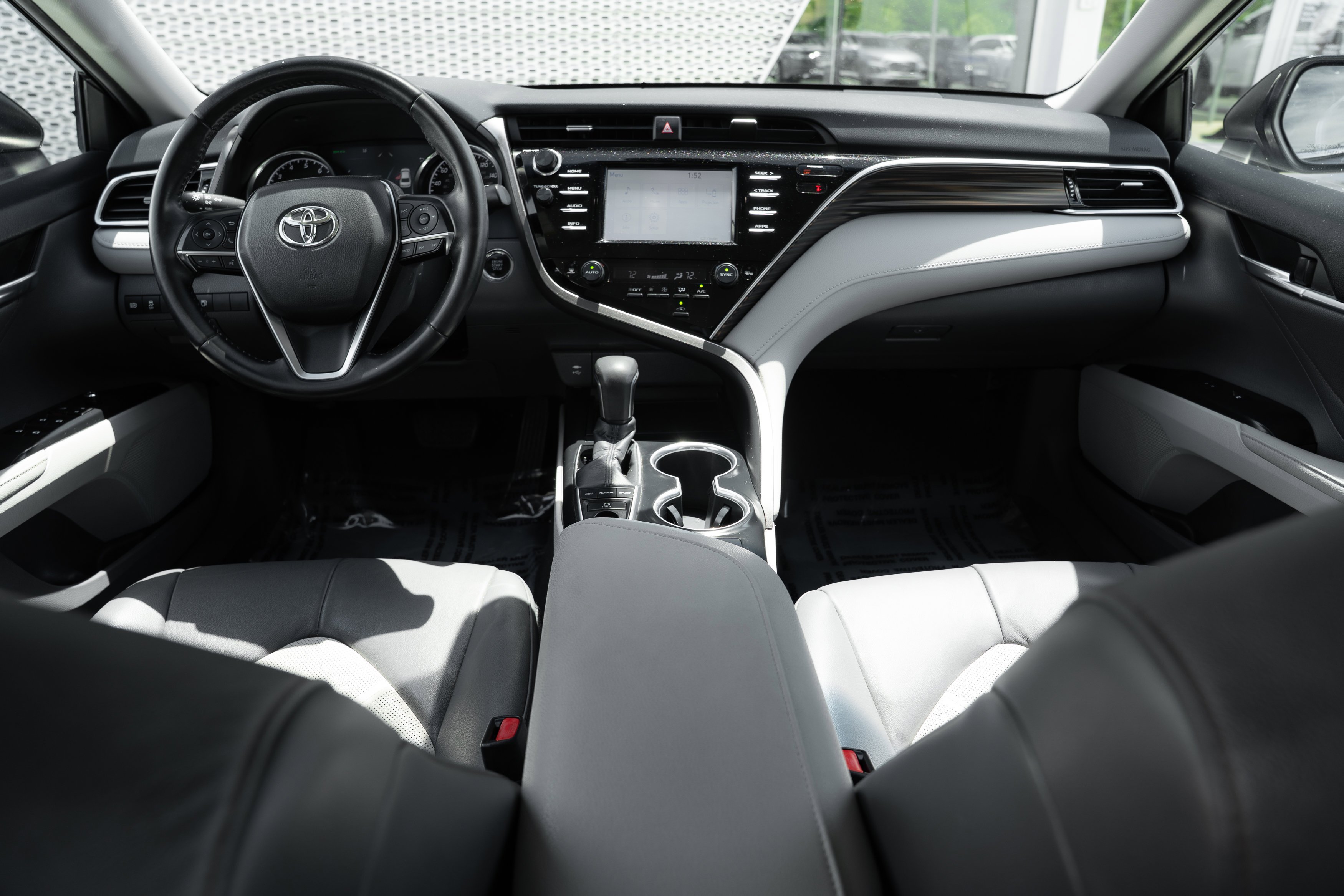 Used 2018 Midnight Black Metallic Toyota XLE image 8