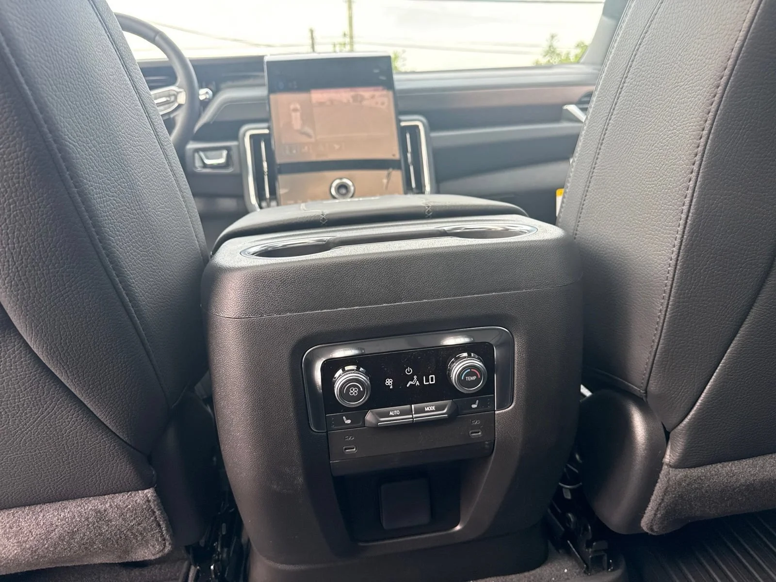 2026 GMC Yukon XL Denali - Photo 21