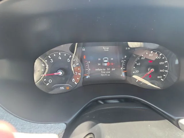 Used 2022 Gray Jeep Latitude Lux image 19