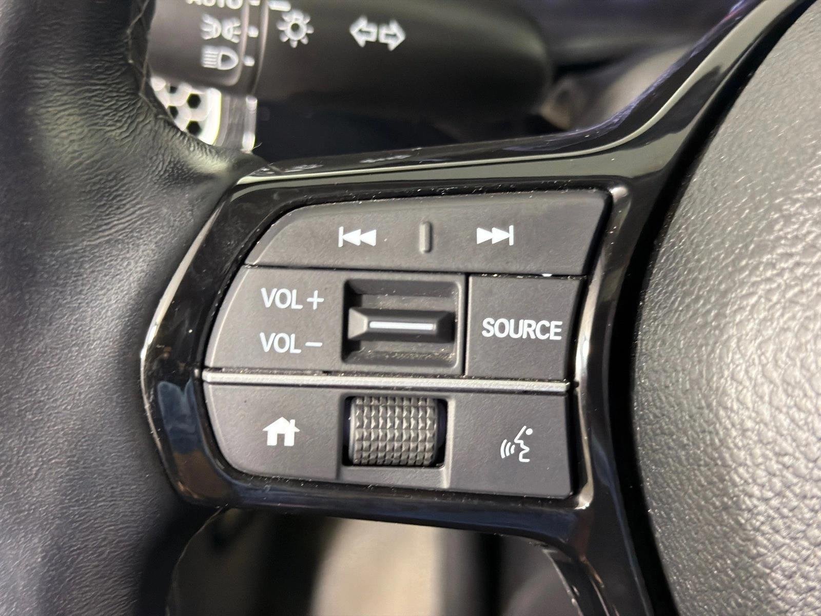 Used 2022 Silver Honda EX image 25