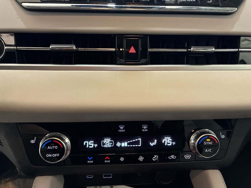 Used 2024 White Mitsubishi SEL image 21