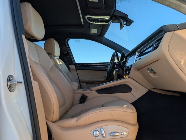Used 2022 White Porsche  image 17