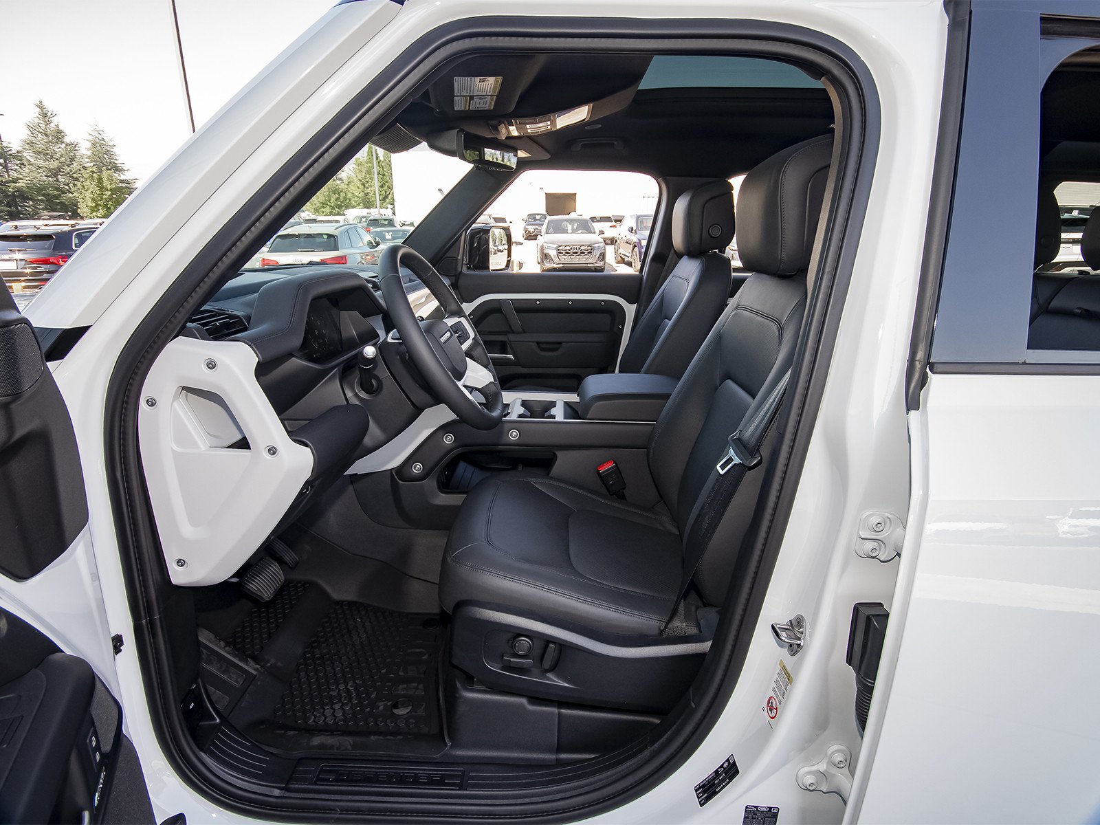 New 2026 Fuji White Land Rover X-Dynamic SE image 32