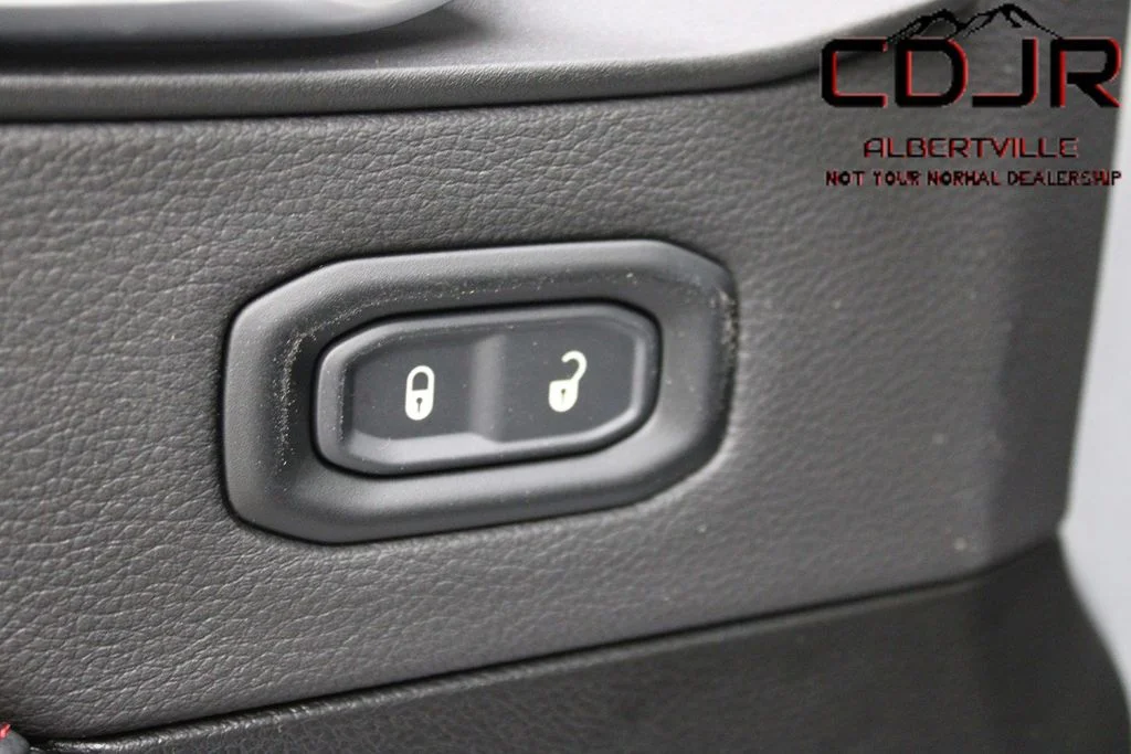 Used 2023 Silver Jeep Rubicon image 23
