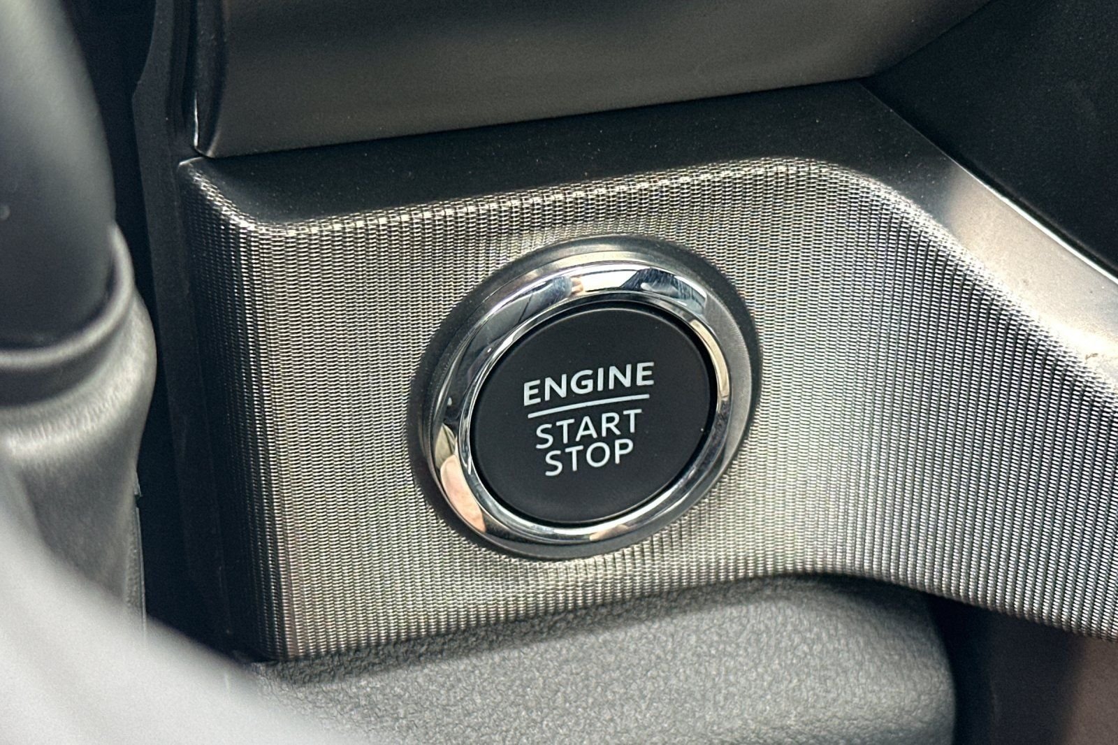 Used 2025  Ford Platinum image 21