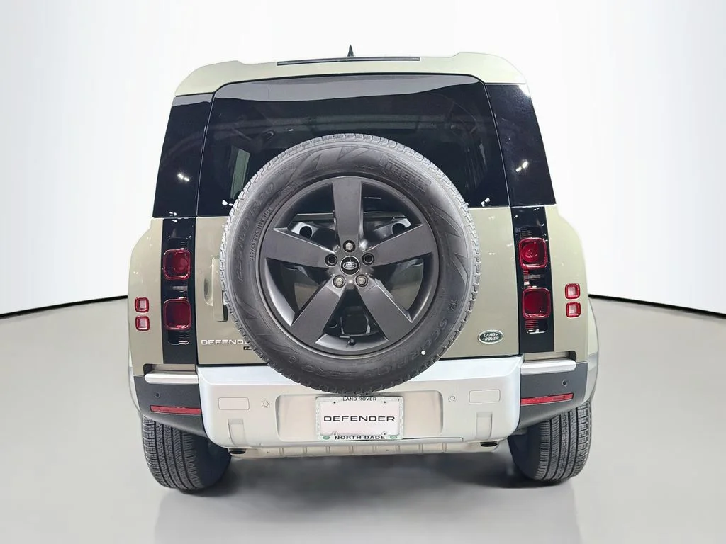 Used 2023 Green Land Rover SE image 6