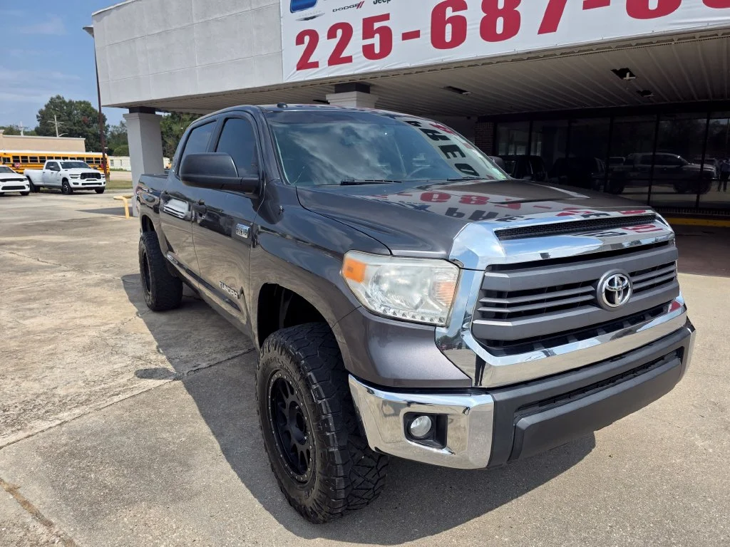 Used 2015 Gray Toyota SR5 image 11