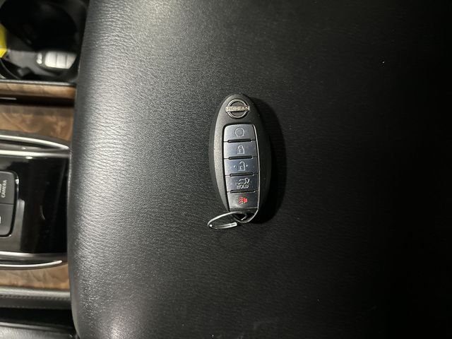Used 2023 Silver Nissan SL image 33