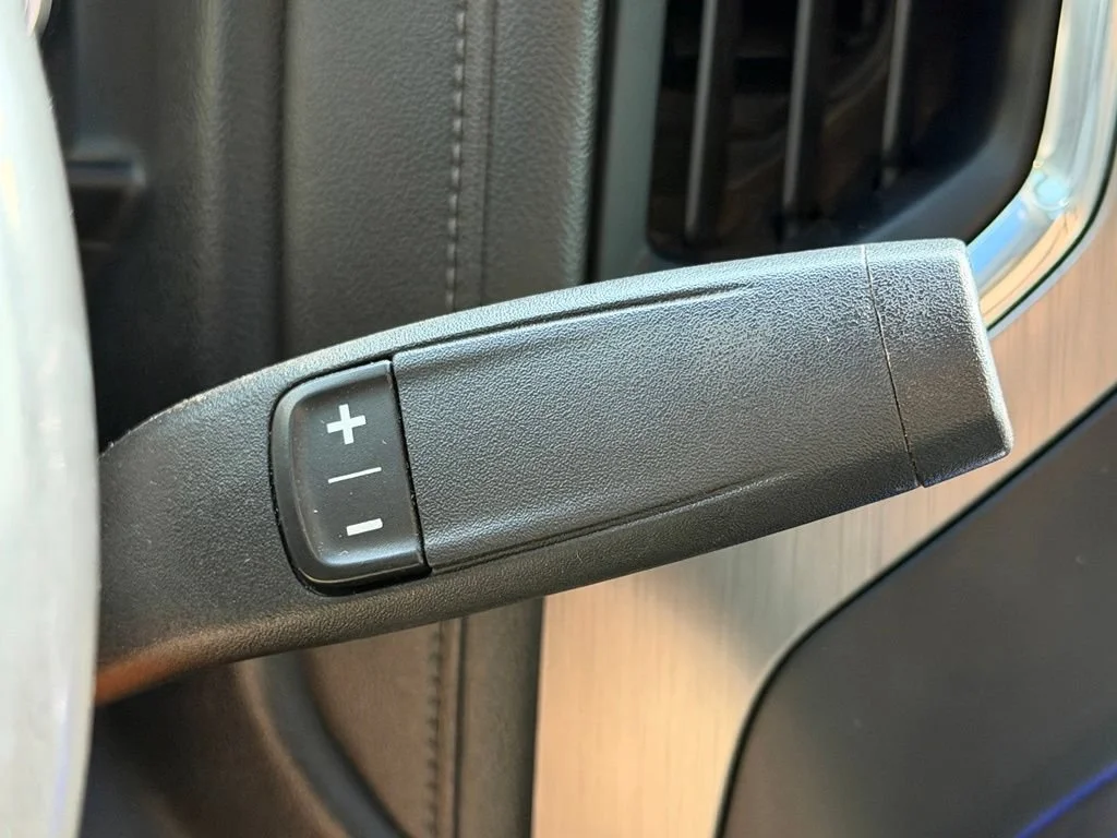 Used 2022 Onyx Black GMC Denali image 27