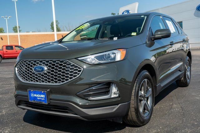 Used 2023 Green Ford SEL image 2